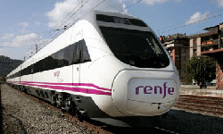 Mariano Rajoy deja entrever la privatización de Aena y Renfe.