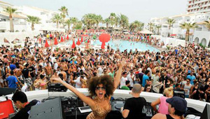 Fiesta en el hotel Ushuaïa de Ibiza