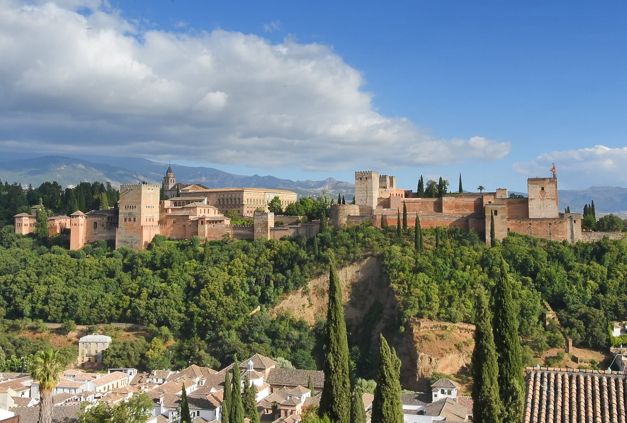 granada-a-los-turistas-si-duerme-en-la-ciudad-podr-ver-la-alhambra