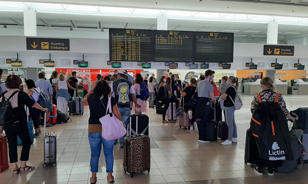 tiene la mochila de viaje que puedes meter gratis en cabina en  compañías como Volotea, Vueling o Ryanair