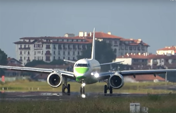 Brutal frenada de un Embraer E195-E2 de Binter en San Sebastián